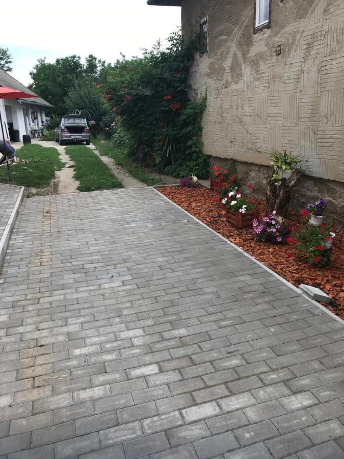 KisujszallasAgi Fogado公寓 外观 照片